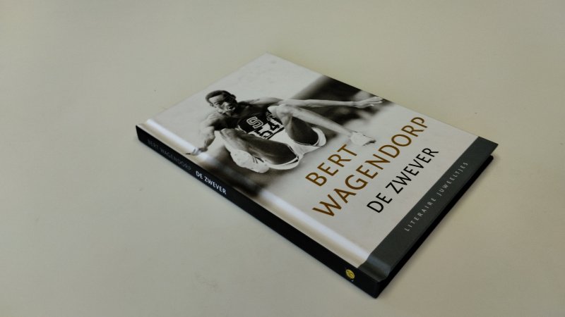 Tweedehands boek: De zwever van auteur Bert Wagendorp - In zeer goede staat. Nederlandstalige paperback. Kaft en rug in nette staat met lichte gebruikssporen; binnenwerk schoon en goed behouden.