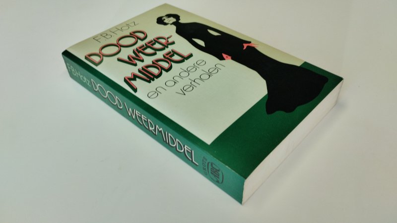 Tweedehands boek: Dood weer middel en andere verhalen van auteur F.B. Hotz - In goede staat. Nederlandstalige paperback. Lichte gebruikssporen aan kaft; binnenwerk schoon en netjes.