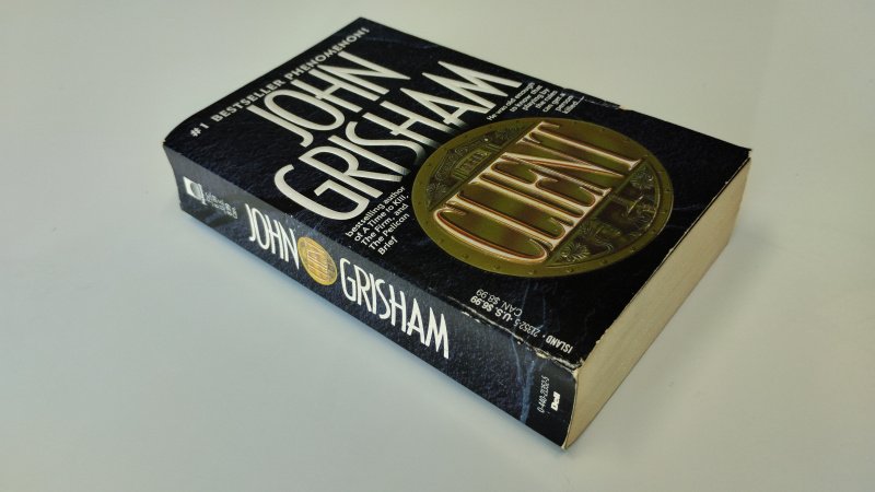 Tweedehands boek: The Firm van auteur John Grisham - In redelijke staat. Engelstalige paperback. Kaft duidelijke gebruikssporen en lichte kreukels, rug licht scheef. Pagina’s verkleurd maar intact.