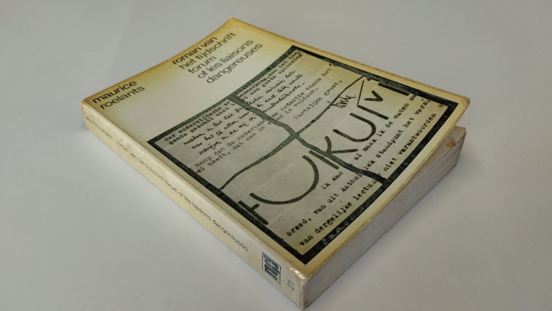 Tweedehands boek: Roman van het tijdschrift forum of les liaisons dangereuses van auteur Maurice Roelants - In redelijke staat. Nederlandstalige paperback. Kaft verkleurd en duidelijke gebruikssporen(ouderdomsvlekjes), Ex-Libris voorin, randen gesleten. Pagina’s verkleurd door leeftijd maar compleet.