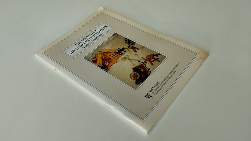 Tweedehands boek: The Legend of the Lodz Ghetto Children van auteur Carmit Sagie - In redelijk staat. Engelstalige paperback. Kaft lichte verkleuring en gebruikssporen, rand licht beschadigd. Binnenwerk compleet