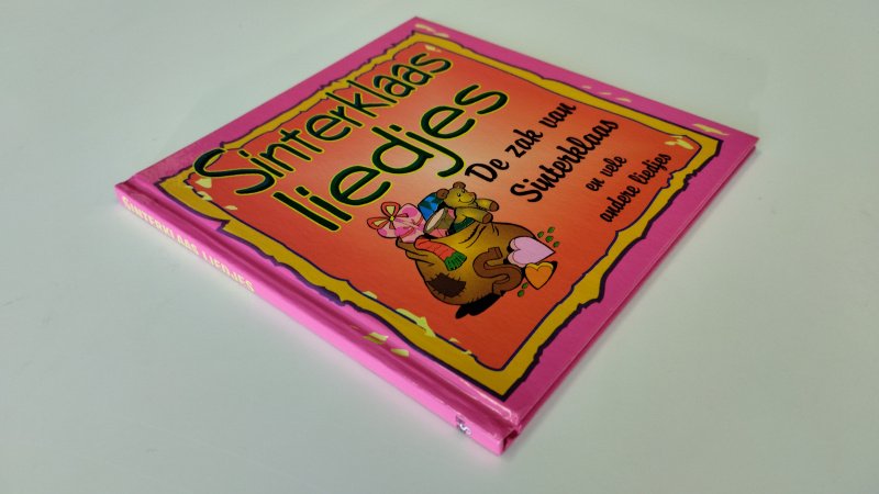 Tweedehands boek: Sinterklaasliedjes – De zak van Sinterklaas en vele andere liedjes van auteur Divers - In goede staat. Nederlandstalige hardcover. Kaft lichte gebruikssporen, binnenwerk netjes.