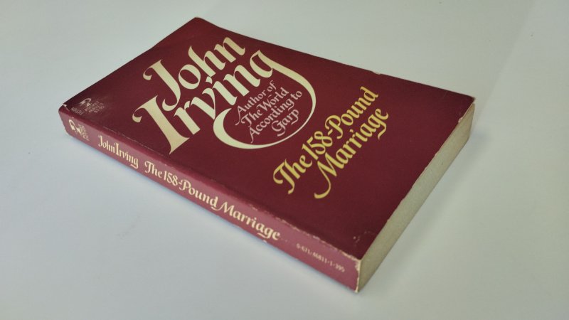 Tweedehands boek: The 158-Pound Marriage van auteur John Irving - In redelijke staat. Engelstalige paperback. Kaft duidelijke gebruikssporen en slijtage, rug verkleurd. Naam voorin geschreven. Binnenwerk verder leesbaar en compleet.