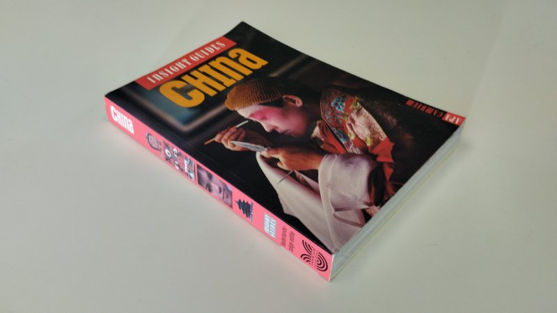 Tweedehands boek: China van auteur Diverse auteurs - In goede staat. Engelstalige paperback. Kaft lichte gebruikssporen. Binnenwerk netjes en compleet.