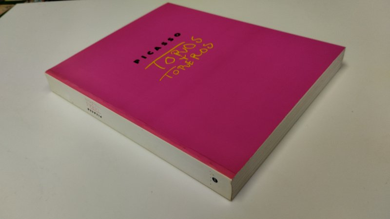 Tweedehands boek: Picasso van auteur Pablo Picasso, Musée Picasso (Paris, France), Museo Picasso, Musée Bonnat - In goede staat. Franstalige paperback. Kaft lichte gebruikssporen, pagina’s netjes en schoon. Rug licht gekromd, ex-libris voorin.