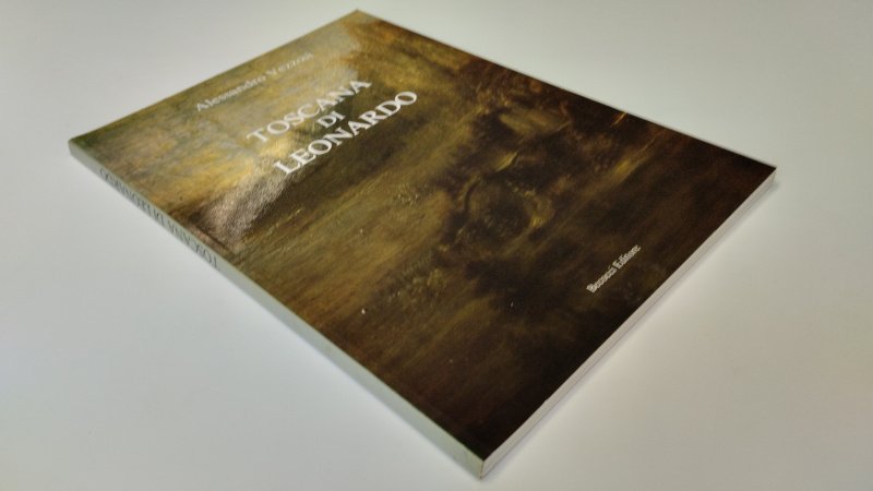 Tweedehands boek: Toscana di Leonardo van auteur Alessandro Vezzosi - In goede staat. Italiaanstalige paperback. Kaft lichte gebruikssporen, pagina’s netjes en schoon.