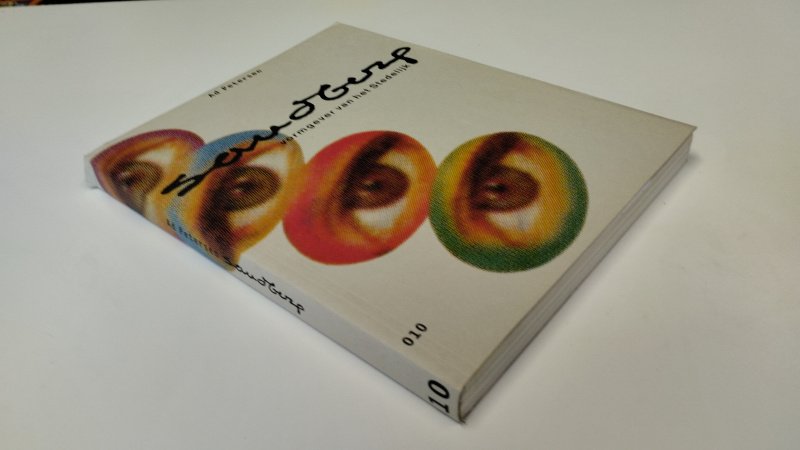 Tweedehands boek: Sandberg van auteur Ad Petersen - In goede staat. Nederlandstalige paperback. Kaft lichte gebruikssporen, pagina’s netjes en schoon. Scheurtje bovenkant rug, ex-libris aanwezig