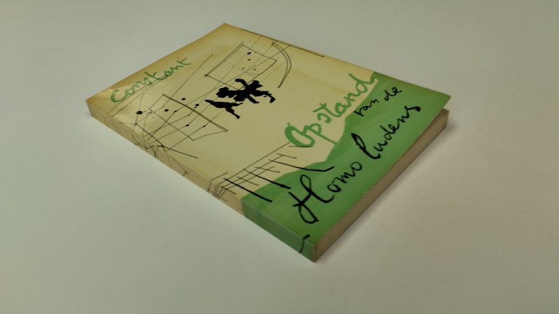 Tweedehands boek: Opstand van de homo ludens van auteur Constant - In redelijke staat. Nederlandstalige paperback. Kaft verkleurd en gebruikssporen, pagina’s licht verkleurd maar netjes. Ex-Libris voorin.
