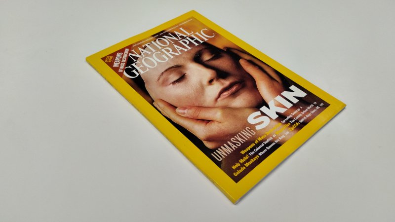 Tweedehands boek: National Geographic – Unmasking Skin van auteur Diverse auteurs - In goede staat. Engelstalige softcover (tijdschrift). Lichte gebruikssporen aan de kaft, pagina’s netjes en goed leesbaar.