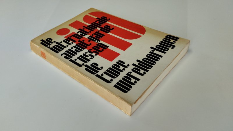 Tweedehands boek: De internationale avant-garde tussen de twee wereldoorlogen van auteur Arthur Lehning - In redelijke staat. Nederlandstalige paperback. Kaft en pagina’s verkleurd, gebruikssporen aanwezig, maar compleet en goed leesbaar. Ex-Libris voorin