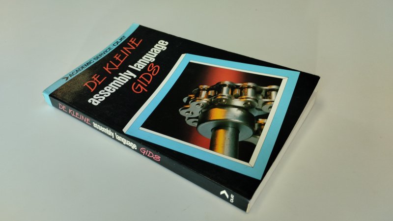 Tweedehands boek: De kleine assembly language gids van auteur Allen L. Wyatt (Sr.), Bart Verbeek - In goede staat. Engelstalige paperback. Kaft lichte gebruikssporen en lichte verkleuring. Pagina’s netjes en compleet.