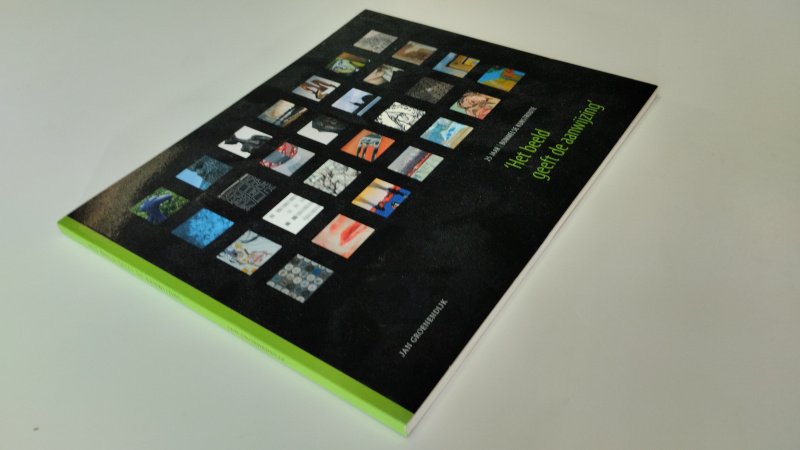 Tweedehands boek: 'Het beeld geeft de aanwijzing' van auteur Jan Groenendijk - In goede staat. Nederlandstalige paperback met flappen. Lichte gebruikssporen aan kaft, binnenwerk netjes en schoon.