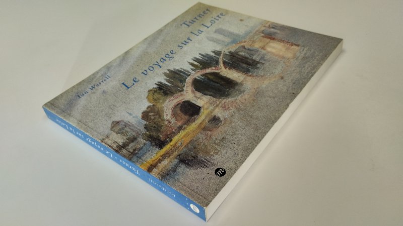 Tweedehands boek: Turner, le voyage sur la Loire van auteur Ian Warrell - In goede staat. Franstalige paperback. Lichte gebruikssporen aan kaft, binnenwerk netjes en schoon. Pagina's licht verkleurd. Ex-Libris voorin.