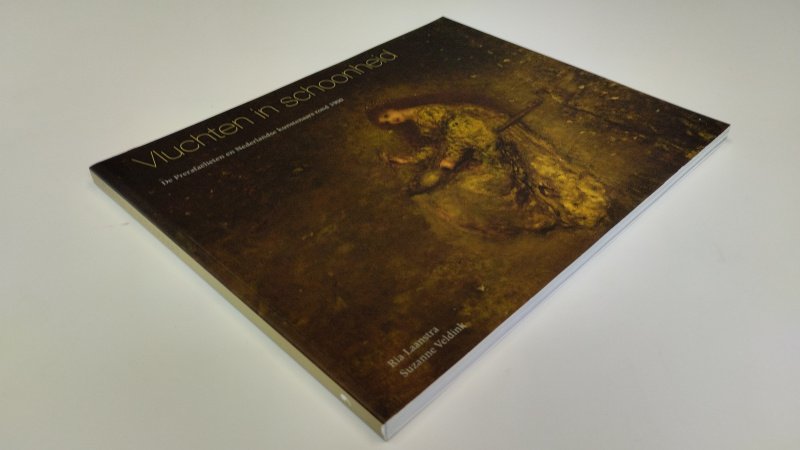 Tweedehands boek: Vluchten in schoonheid van auteur Ria Laanstra, Suzanne Veldink - In goede staat. Nederlandstalige paperback. Lichte gebruikssporen aan kaft, binnenwerk netjes en schoon. Ex-Libris voorin.