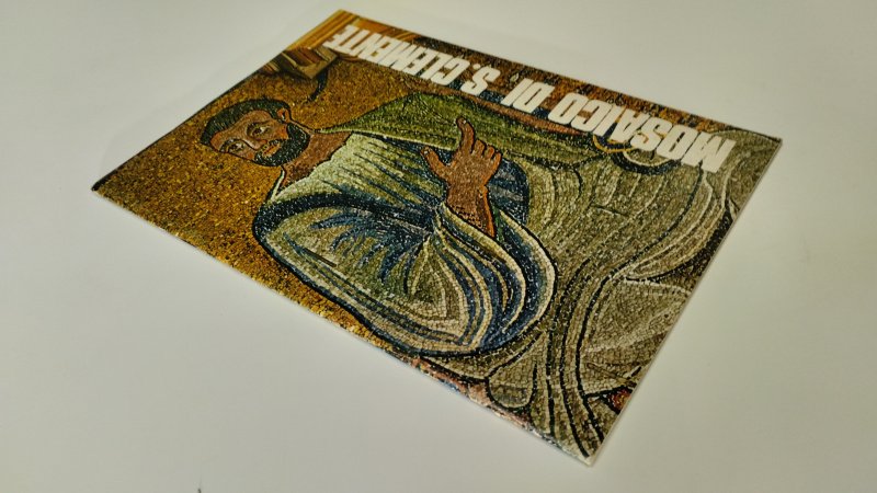 Tweedehands boek: Mosaico di S. Clemente van auteur Diverse auteurs - In redelijke staat. Italiaanstalige dunne paperback. Kaft met duidelijke gebruikssporen, lichte slijtage aan randen, binnenwerk compleet.
