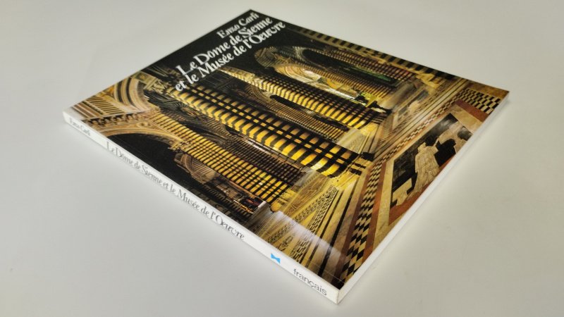 Tweedehands boek: Le Dôme de Sienne et le Musée de l’Œuvre van auteur Enzo Carli - In goede staat. Franstalige paperback. Lichte gebruikssporen aan kaft, binnenwerk iets vergeeld maar netjes. Ex Libris voorin.