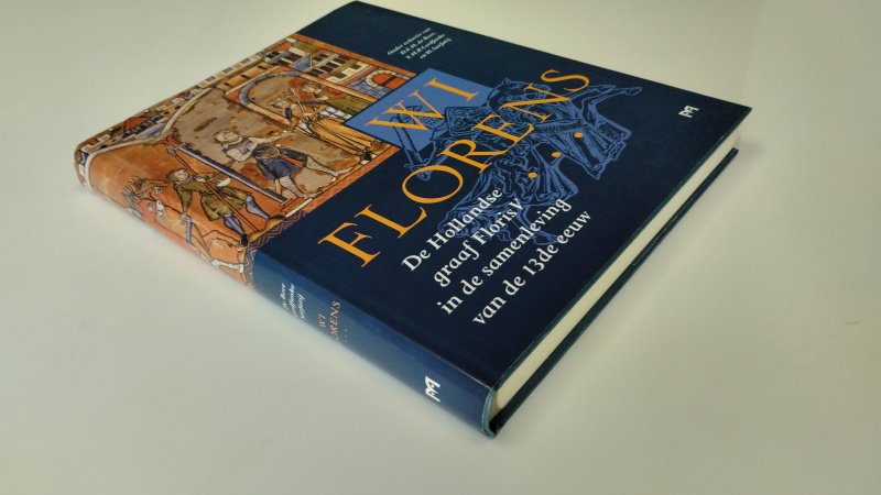 Tweedehands boek: Wi Florens van auteur D. E. H. de Boer, Erik H. P. Cordfunke, H. Sarfatij - In goede staat. Nederlandstalige hardcover. Lichte gebruikssporen aan kaft, binnenwerk netjes en schoon.