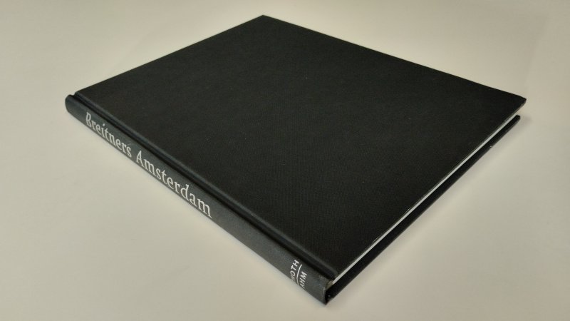 Tweedehands boek: Breitners Amsterdam van auteur Kees Keijer, Amsterdams Historisch Museum - Hardcover zonder stofomslag, ex libris voorin, pagina's netjes en schoon. In goede staat