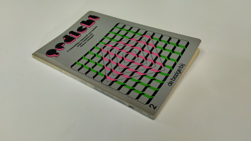 Tweedehands boek: Gedicht 2 van auteur Remco Campert - In goede staat. Nederlandstalige paperback. Lichte gebruikssporen aan kaft en rug passend bij leeftijd, pagina’s schoon en netjes.