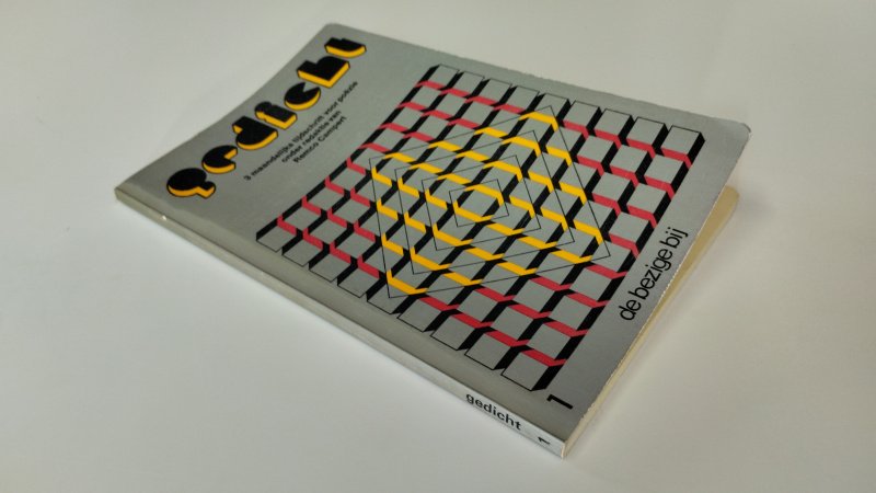 Tweedehands boek: Gedicht 1 van auteur Remco Campert - In goede staat. Nederlandstalige paperback. Lichte gebruikssporen aan kaft en rug passend bij leeftijd, pagina’s schoon en netjes