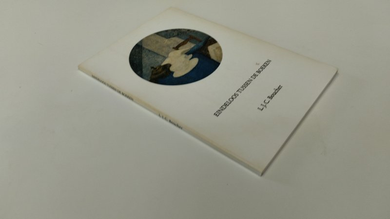 Tweedehands boek: Eindeloos tussen de Boeken van auteur L.J.C. Boucher - In goede staat. Nederlandstalige paperback met flappen. Lichte verkleuring en minimale gebruikssporen aan kaft passend bij leeftijd, pagina’s schoon en netjes.
