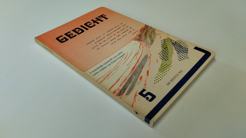 Tweedehands boek: Gedicht 5 van auteur Remco Campert - In goede staat. Nederlandstalige paperback. Verkleuring en gebruikssporen aan kaft en pagina's passend bij leeftijd, pagina’s schoon en netjes.