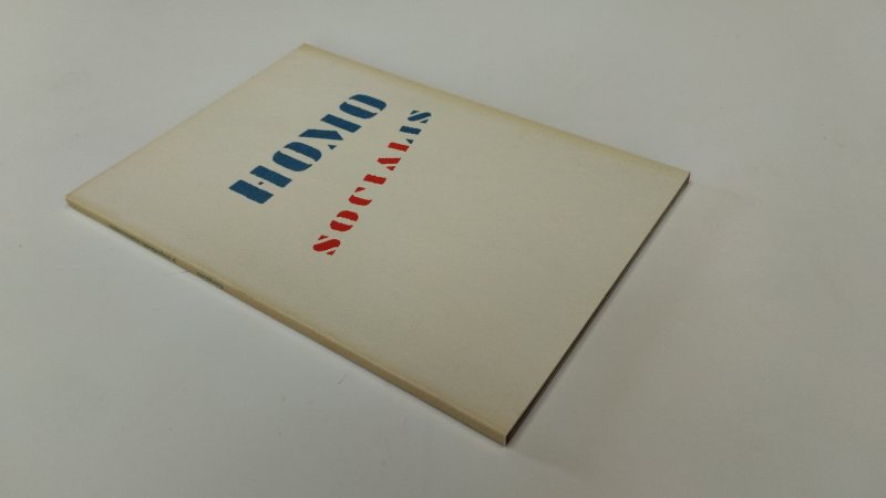 Tweedehands boek: Experimenta Typographica 4 Homo Socialis van auteur Sandberg, Willem - In goede staat. Geniete softcover. Lichte verkleuring aan kaft en rug door ouderdom. Pagina’s schoon en stevig. Nederlandstalige/kunstzinnige uitgave over experimentele typografie en vormgeving.