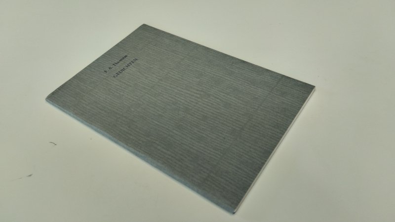 Tweedehands boek: Gedichten van auteur F.A. Thomese - In goede staat. Nederlandstalige softcover. Kaft licht verkleurd door ouderdom met geringe gebruikssporen. Binnenwerk netjes. Achterin boodschap geschreven dat de beziter op 20-10-2010 het boekje van Betty Thomese had gekregen.
