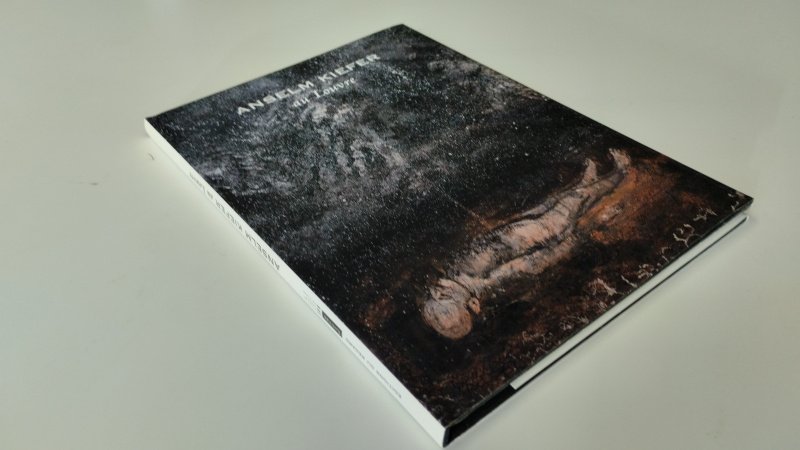 Tweedehands boek: Anselm Kiefer au Louvre van auteur Anselm Kiefer - In goede tot zeer goede staat. Franstalige hardcover met stofomslag. Lichte gebruikssporen aan de kaft. Pagina’s netjes en schoon.
