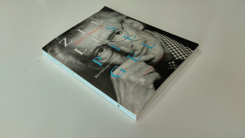 Tweedehands boek: Zielespiegel van auteur Harry Mulisch - In goede staat. Nederlandstalige paperback. Lichte gebruikssporen aan de kaft. Pagina’s netjes en schoon.