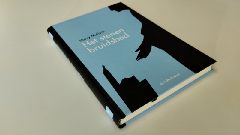 Tweedehands boek: Het stenen Bruidsbed van auteur Harry Mulisch - In zeer goede staat. Nederlandstalige paperback. Lichte gebruikssporen aan de kaft. Pagina’s netjes en schoon.