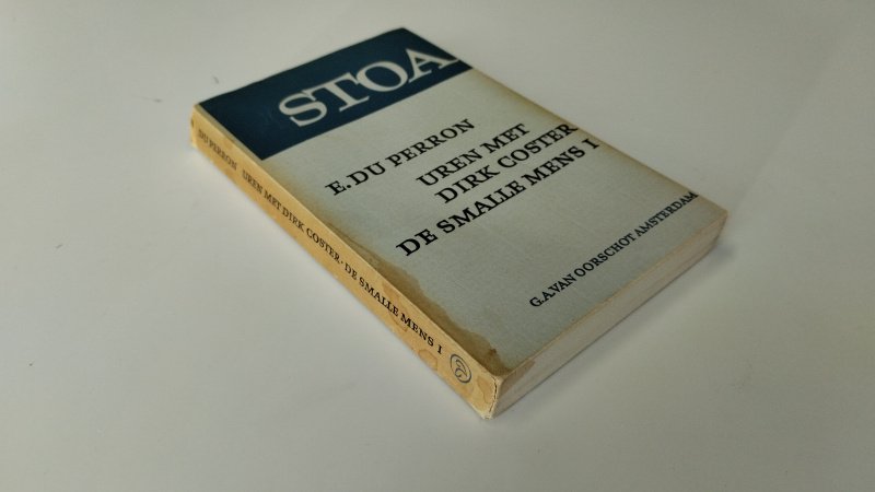 Tweedehands boek: Uren met Dirk Coster van auteur E. Du Perron - In redelijke staat. NL paperback met flappen. Vochtvlekken/verkleuring aanwezig aan onderzijde van kaft en rug. Lichte gebruikssporen en verkleuring door ouderdom. Binnenwerk verder leesbaar en stevig. ExLibris voorin.