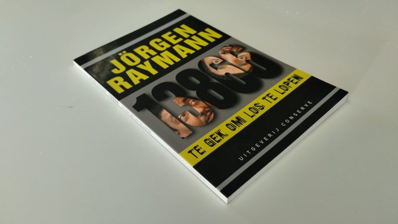 Tweedehands boek: 13866 Te gek om los te lopen van auteur Jörgen Raymann, Simon van der Ben - In goede staat. Nederlandstalige paperback. Kaft en pagina's netjes met lichte gebruikerssporen.
