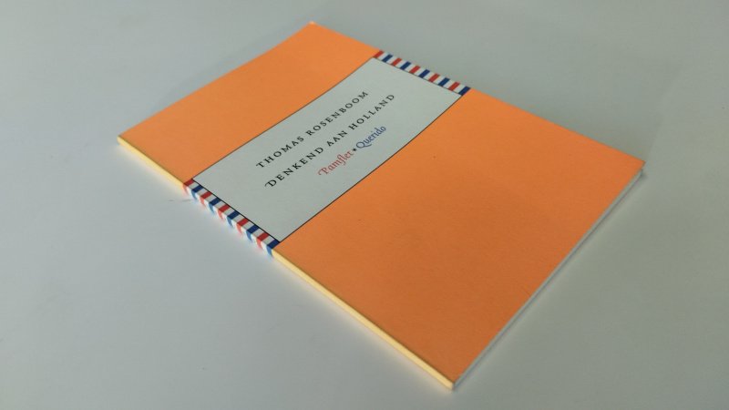 Tweedehands boek: Denkend aan Holland van auteur Thomas Rosenboom - In goede staat. Nederlandstalige paperback. Kaft heeft lichte gebruikerssporen. Pagina's netjes en schoon.