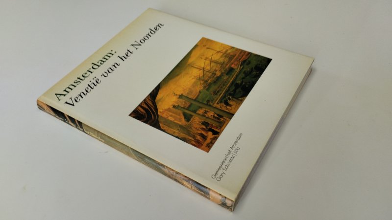 Tweedehands boek: Amsterdam: Venetie van het Noorden van auteur Gary Schwartz - In redelijke staat. Nederlandstalige paperback. Kaft en pagina's verkleurd. Ex libris relief stempel voorin. Verder compleet en stevig exemplaar met illustraties.