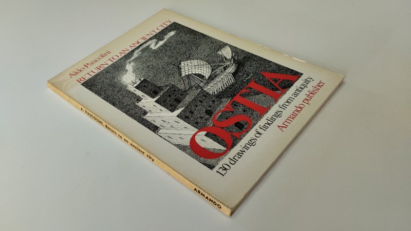 Tweedehands boek: Ostia: Return to an Ancient City van auteur Aldo Pascolini - In redelijke tot goede staat. Engelstalige paperback. Kaft is licht verkleurd en heeft gebruikssporen langs de randen. Pagina’s licht verkleurd door ouderdom. Ex Libris reliëf stempel voorin.