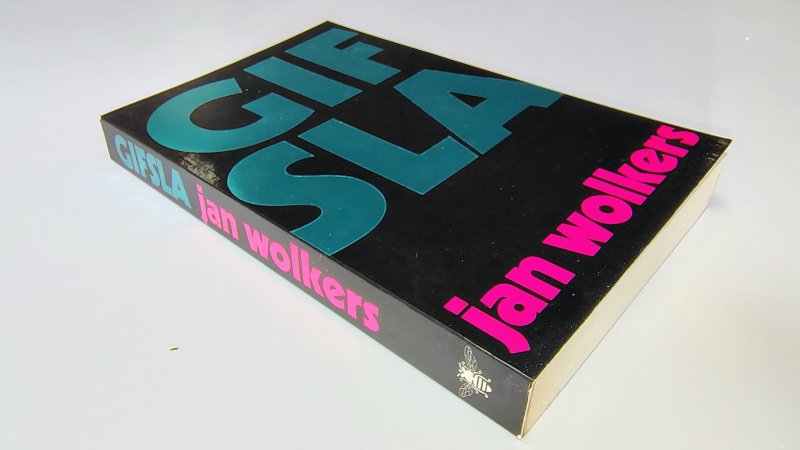 Tweedehands boek: Gifsla van auteur Jan Wolkers - Paperback met rechte rug zonder leesvouwen. Lichte gebruikerssporen puntjes kaft. Binnenin lichte egale verkleuring bladzijdes, verder onbeschreven en netjes.