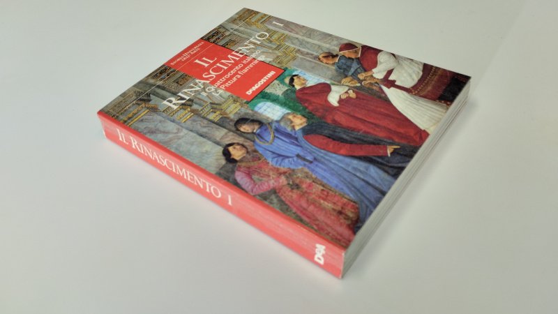 Tweedehands boek: Il Rinascimento 1: Quattrocento Italiano – Pittura fiamminga van auteur Mario Nilo - In goede staat. Italiaanstalige paperback met flappen. Kaft heeft lichte gebruikssporen. Pagina’s netjes en schoon. Rijk geïllustreerde kunsthistorische uitgave. Ex libris stempel voorin.
