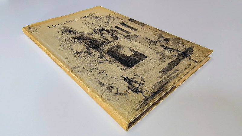 Tweedehands boek: Utrechtse Notities van auteur William D. Kuik - Hardcover met verkleurde stofomslag en lichte slijtage langs de randen. Binnenwerk onbeschreven en netjes.