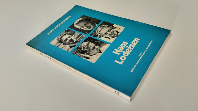 Tweedehands boek: Hans Lodeizen grote ontmoetingen van auteur Willem Sinninghe Damsté - In goede staat. Nederlandstalige paperback. Kaft heeft gebruikssporen en lichte verkleuring. Pagina’s zijn netjes en licht verkleurd door ouderdom.