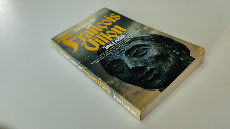 Tweedehands boek: Het korte uur van Francois Villon van auteur John Erskine - Nederlandstalige paperback. In goede staat. Kaft heeft lichte gebruikssporen en lichte verkleuring langs de randen. Pagina’s zijn licht verkleurd passend bij de leeftijd.