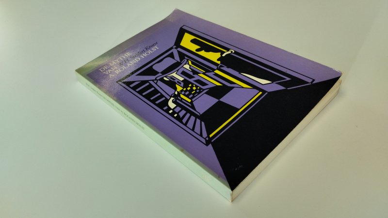 Tweedehands boek: De mythe van A. Roland Holst van auteur Willem Herman Stenfert Kroese - Nederlandstalige paperback. In goede staat. Kaft heeft lichte gebruiks- en ouderdomssporen. Pagina’s zijn licht verkleurd passend bij de leeftijd.