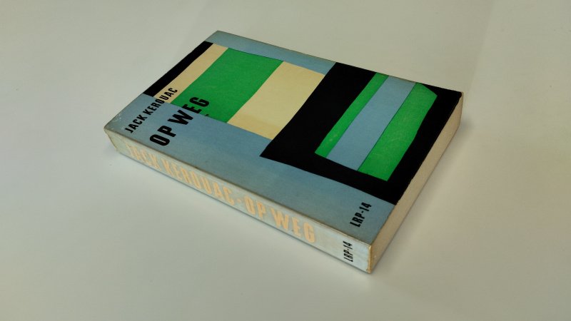 Tweedehands boek: Op weg van auteur Jack Kerouac - Nederlandstalige paperback. In redelijke staat. Ex libris relief stempel voorin. Kaft heeft gebruikssporen en lichte verkleuring. Pagina’s licht verkleurd door ouderdom. Literaire Reuzenpocket nr 14