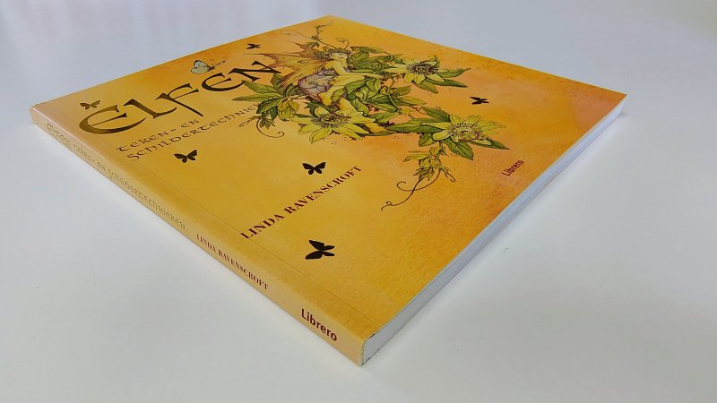Tweedehands boek: Elfen, teken en schildertechnieken van auteur Linda Ravenscroft - Paperback met flappen, lichte gebruikerssporen puntjes en hoeken kaft. Witte bladzijdes licht verkleurd, verder onbeschreven en zeer netjes.