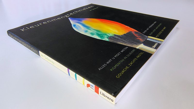 Tweedehands boek: Kleurenmengtechnieken van auteur Ian Sidaway - Paperback met flappen, oogt aan de buitenkant als nieuw. Binnenin hele lichte verkleuring witte bladzijdes.