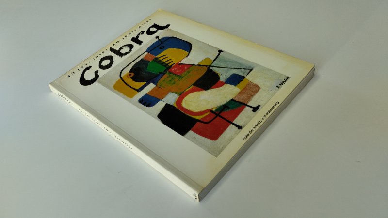 Tweedehands boek: COBRA, 40 jaar later van auteur Chris van der Heijden, Cobra (Association) - In redelijke staat. Nederlands- en Engelstalige softcover. Kaft is verkleurd en met gebruikssporen. Pagina’s licht verkleurd. Ex libris op het schutblad. Nog prima te lezen
