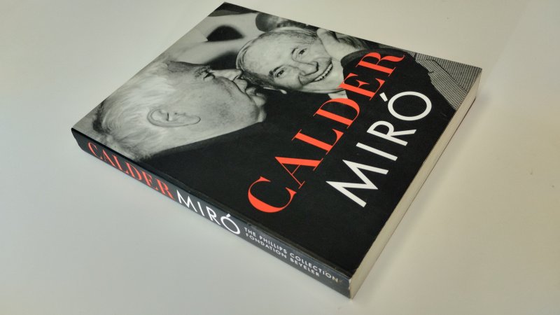 Tweedehands boek: Calder/Miró van auteur Elizabeth Hutton Turner, Oliver Wick - In goede staat. Engelstalige softcover met flappen. Kaft met lichte gebruikssporen. Pagina’s licht verkleurd, maar schoon en netjes. Ex Libris voorin.