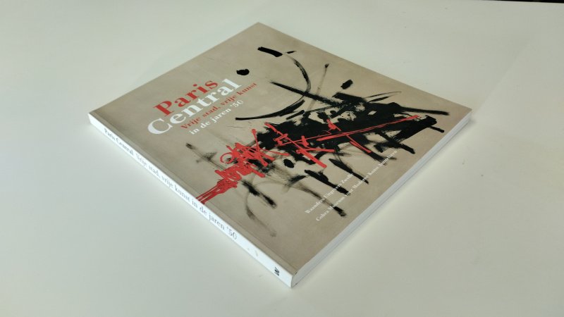 Tweedehands boek: Paris central Vrije stad, vrije kunst in de jaren '50 van auteur Netherlands) Cobra Museum voor Moderne Kunst (Amstelveen - In goede staat. Engelstalige softcover met flappen. Kaft met lichte gebruikssporen. Pagina’s schoon en netjes. Ex Libris voorin.