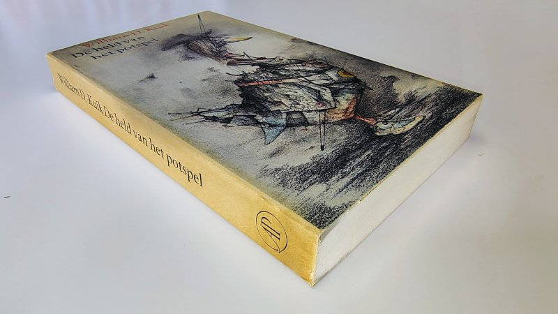 Tweedehands boek: De held van het potspel of Het geheime huwelijk. van auteur William D. Kuik - Paperback met flappen, rechte rug zonder leesvouwen. Lichte verkleuring. Binnenwerk onbeschreven en netjes.