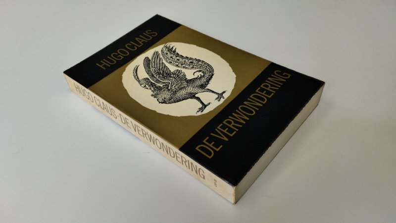Tweedehands boek: De verwondering van auteur Hugo Claus - In goede staat. Nederlandstalige paperback. Zowel kaft als pagina's ziijn verkleurd (ouderdom) Pagina's netjes en onbeschreven.